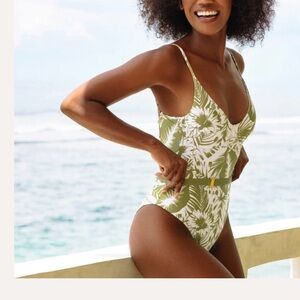 SORING BREAK: NEW Kenny Flowers designer swim suit